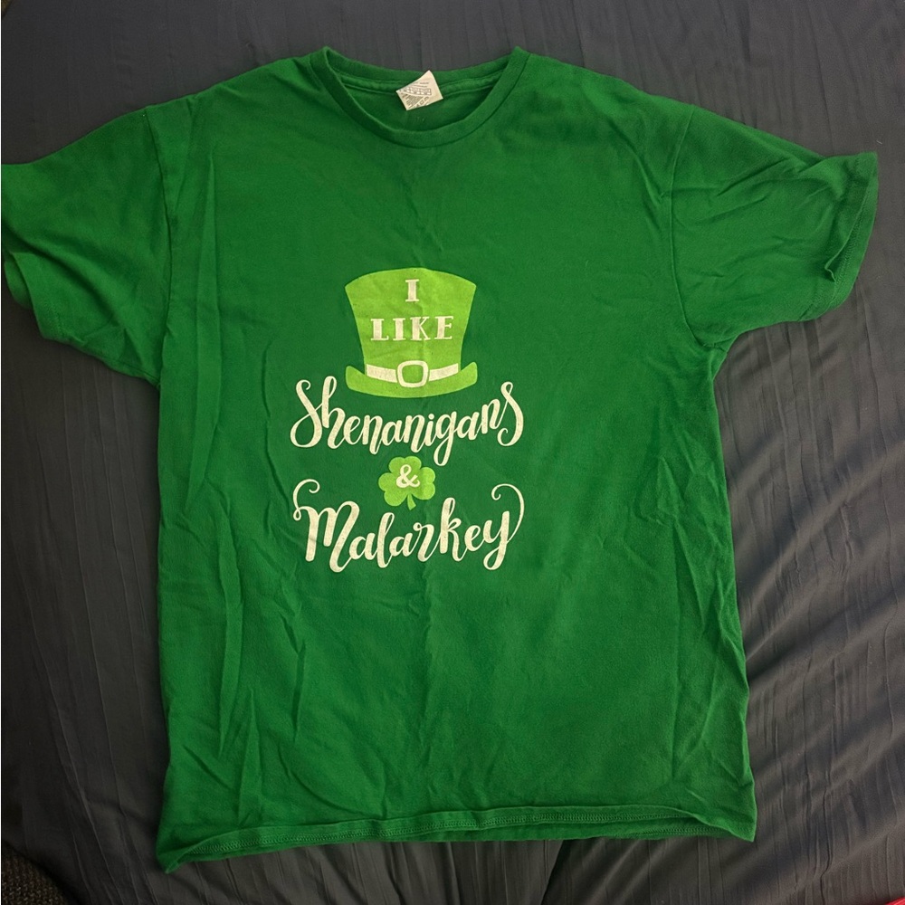 Delta Green Kids Tee with Playful Hat Print